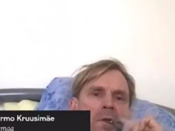 Естонський депутат під час обговорень клімату лежав у ліжку та курив електронну сигарету