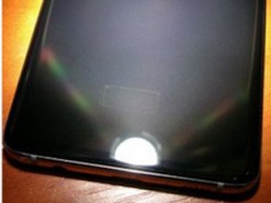 Сканер отпечатков пальцев в Samsung Galaxy S10 находится не по центру экрана