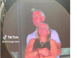 "Камера поцілунків" викрила службовий роман CEO IT-гіганта на концерті Coldplay