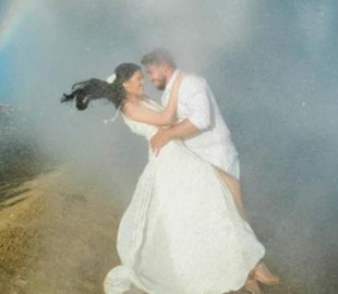 Заради ефектних весільних знімків на наречену і нареченого вилили 900 літрів води