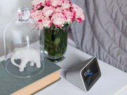 Lenovo представила умные настольные часы с помощником Google