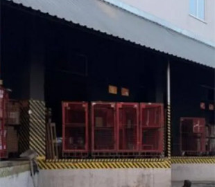 На сортувальному депо "Нової пошти" в Києві стався вибух: є загиблий та поранені