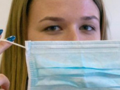 Вчені придумали, куди подіти використані медичні маски, халати й рукавички