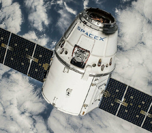 NASA віддасть SpaceX три контракти на доставку людей до МКС