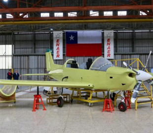 Розробники з Чилі представили новий віськовий літак T-40 Newén
