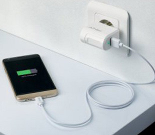 Чому смартфон почав повільно заряджатися: перелік причин та їх вирішення