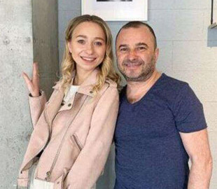 Жена Павлика ответила хейтерам, которые осудили Виктора за выезд из Украины