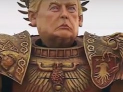 На фестивалі в Італії Трампа показали в образі бога-імператора з гри Warhammer 40K
