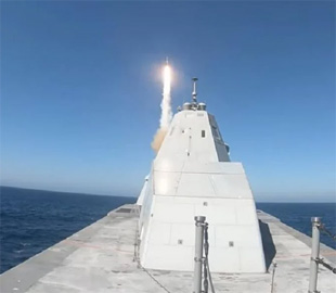 Революція у війні на морі: на що здатні нові багатоцільові есмінці ВМС США "Зумвольт"