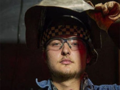 WSJ: У США з'явився новий тренд у зумерів - відмовитися від навчання та піти працювати зварювальником чи електриком