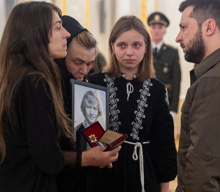 Президент передав орден "За мужність" родині загиблого Макса Левіна