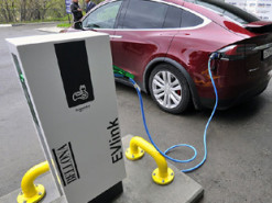 Нью-Йорк построит 120 дополнительных зарядных станций для электрокаров