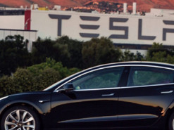 Стало відомо, де та наскільки подешевшали автомобілі Tesla