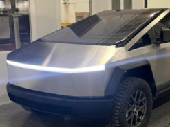 Пікап Tesla Cybertruck зможе перетинати річки та озера