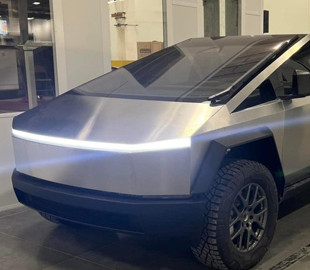 Пікап Tesla Cybertruck зможе перетинати річки та озера