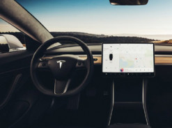 Apple наняла вице-президента Tesla по проектированию салонов автомобилей