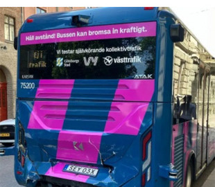 У Швеції безпілотний автобус потрапив у ДТП в перший день експлуатації