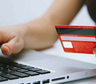 Оперативники розшукали зловмисницю, котра викрала з чужої банківської картки понад 100 тисяч гривень
