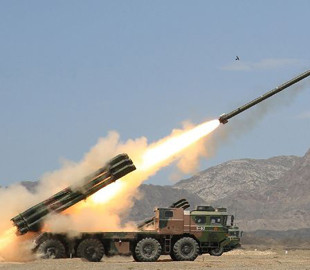 Китай на навчаннях імітує атаки на кораблі ВМС США, - Reuters