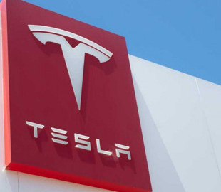 Tesla відкликала 817 тисяч електрокарів через проблеми з ременем безпеки