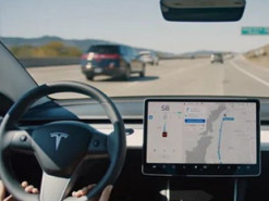 На вимогу регуляторів Tesla посилила контроль за поведінкою водія за активності автопілота