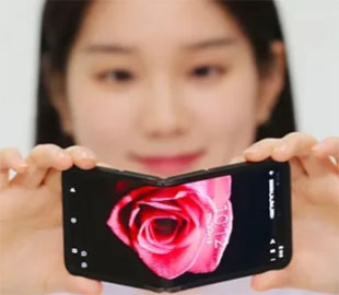 Samsung показала концепт складаного двостороннього екрана In&Out Flip