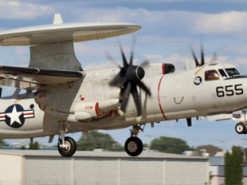 ВМС США відправили чергові свої AWACS Hawkeye на “пенсію”