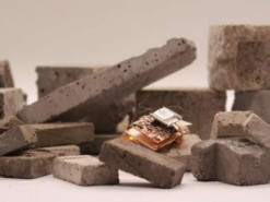 Новый робот размером с насекомое быстро перемещается по сложным маршрутам