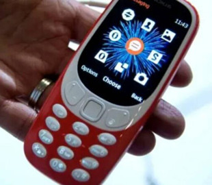 Чому деякі успішні люди все ще користуються кнопковими телефонами