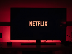 Netflix назвал самые популярные фильмы и сериалы года