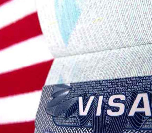 США можуть скасувати візу через дописи друзів у соцмережах