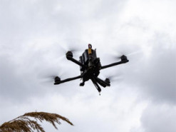 Схоже на фантастику: Швеція розробила унікальну технологію роєвого керування дронами