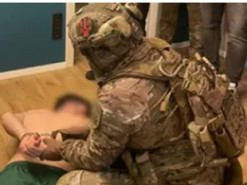 Шантажували людей принизливими фото: у Дніпрі “офісники” створили ботоферму для вимагання “криптоборгів” з українців