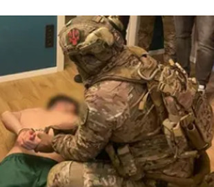 Шантажували людей принизливими фото: у Дніпрі “офісники” створили ботоферму для вимагання “криптоборгів” з українців