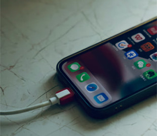 Як звичайний зарядний кабель може стати загрозою для смартфона