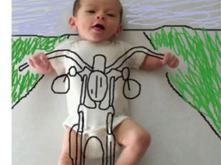 Мама перетворила фотографії сина на оригінальні малюнки з пригодами