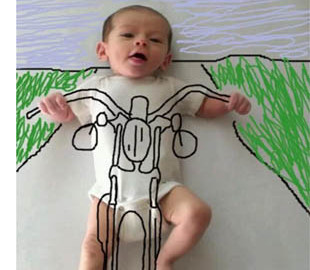 Мама перетворила фотографії сина на оригінальні малюнки з пригодами