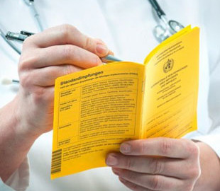 Оштрафували та на рік заборонили працювати за фахом: перший вирок лікарю за підробку COVID-сертифікатів