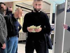У Києві шахрай під виглядом офіцера СБУ отримав 250 тисяч доларів