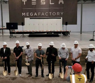 Tesla заложила фундамент нового предприятия по производству стационарных систем хранения электроэнергии