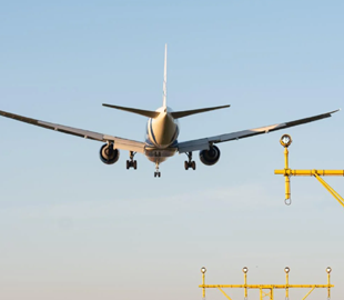 У Нідерландах аеропорт вимагає демонтувати сонячні панелі, які засліплюють пілотів