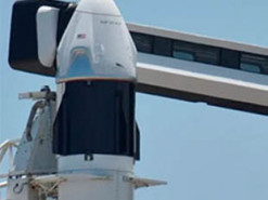 Корабль Маска с экипажем спустится на Землю