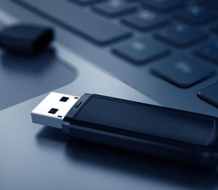 Чому не варто на флешці довго зберігати файли