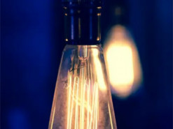 У Британії люди бояться самі заміняти лампочки вдома: з чим пов'язаний цей страх