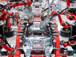 Tesla возобновила выпуск электромобилей на предприятии в Шанхае после трёхнедельного простоя