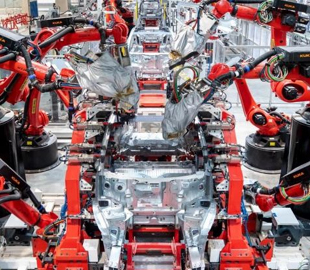 Tesla возобновила выпуск электромобилей на предприятии в Шанхае после трёхнедельного простоя