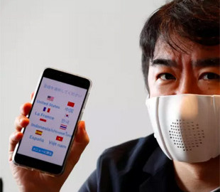 Создана маска для лица с подключением к интернету и переводчиком