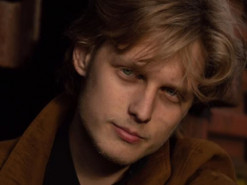 Відомий київський актор звільнився з театру і втік до Росії