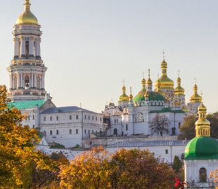 У Києво-Печерській лаврі співають проросійські пісні і моляться за Росію