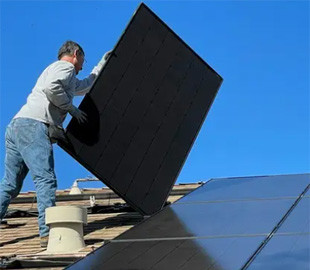 Власники сонячних панелей почали масово продавати їх по всьому світу: причини дуже неочевидні